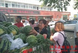 泗阳网红街吃瓜群众,吃瓜群众的热闹现场