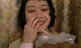 网红吃瓜搞笑头像女孩,萌态可掬，笑点满满