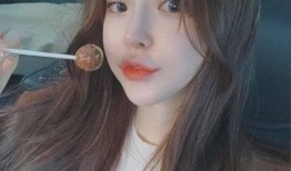 网红吃瓜搞笑头像女孩,萌态可掬，笑点满满