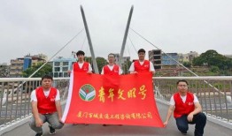 吃瓜网红在操场,揭秘校园生活新潮流